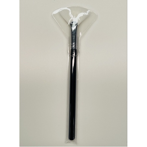 Facial White Taklon Fan Brush 1pc